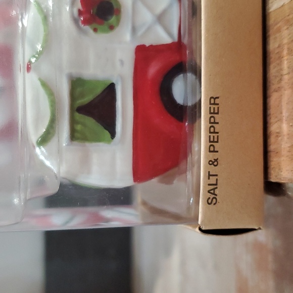 Holiday Truck and Camper Salt and Pepper Shaker Set-NWT - Picture 5 of 5